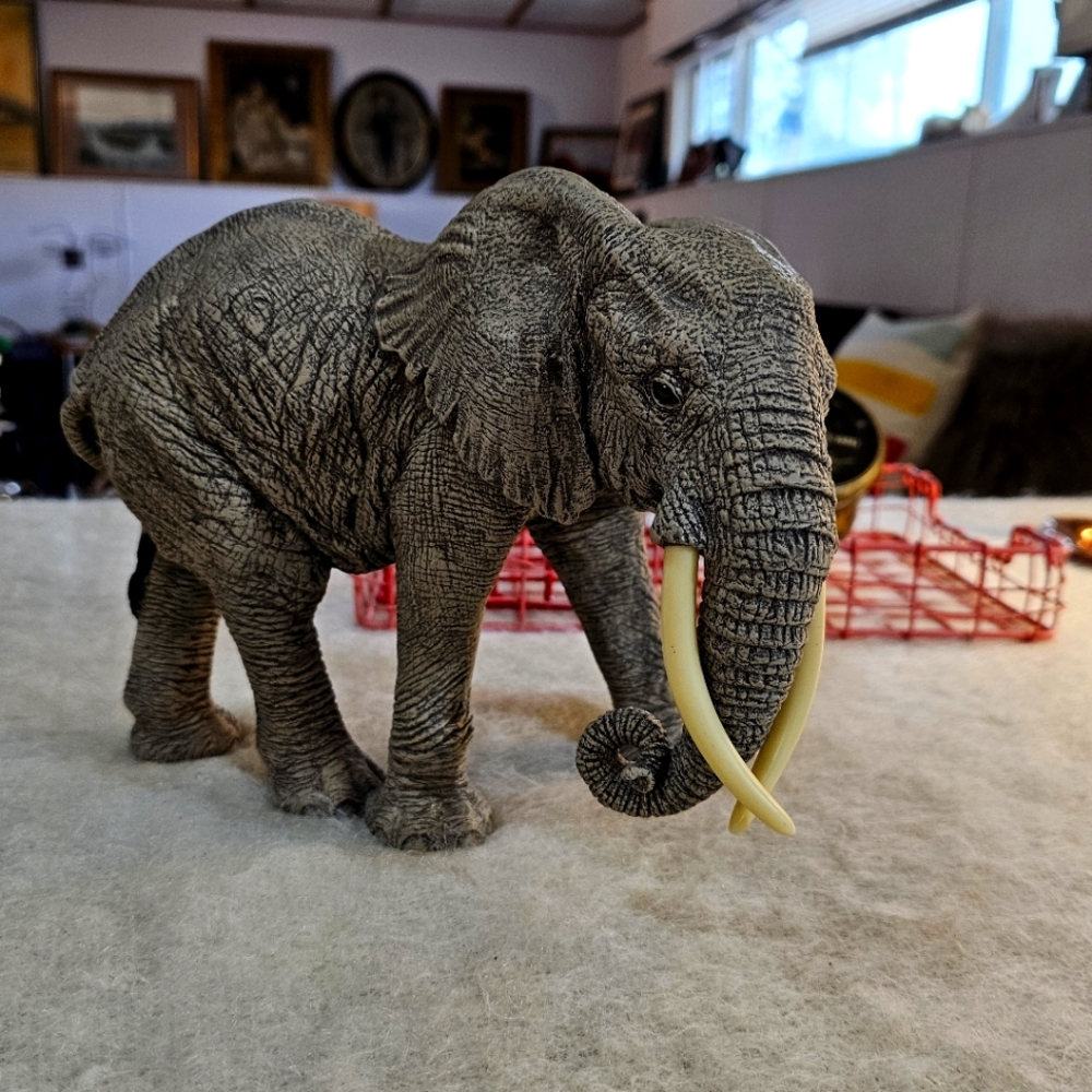 Ultra Rare Vintage Martha Carey The Herd Elephants Figure #3126 "Lightning"